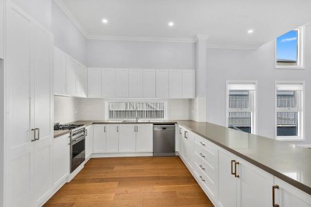 Contemporary Bowral Townhome with Picture Perfect Views! - Photo 5