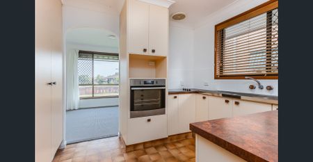 Coastal Charm & Room to Grow – Spacious 4-Bedroom Family Home - Photo 4