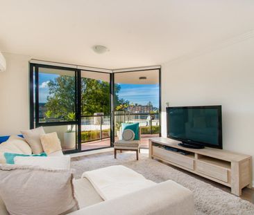 Ultra Convenient North Facing Two Bedroom Apartment - Photo 2