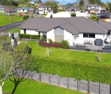 Immaculate Ohauiti Home - Photo 2
