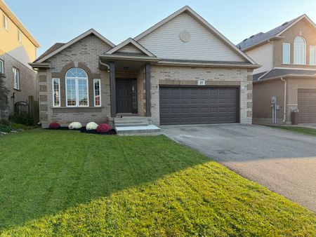 27 Silver Maple Road - Photo 3