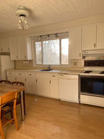 For Lease - 423 Armour Road, Peterborough, Ontario - Photo 3