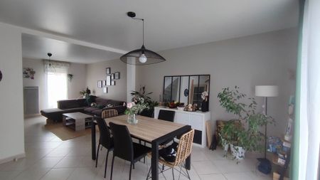 Location maison 5 pièces, 103.00m², Saint-Denis-de-l'Hôtel - Photo 3