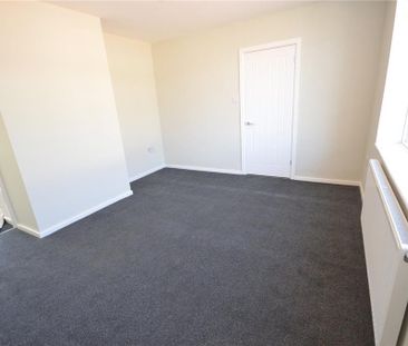 3 bedroom end of terrace house to rent - Photo 4