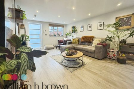 High Street - Photo 3