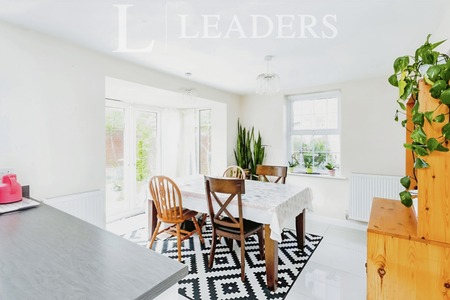 5 bedroom detached house to rent - Photo 2