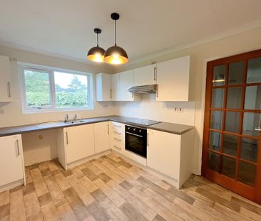 3 bedroom detached bungalow to rent - Photo 4