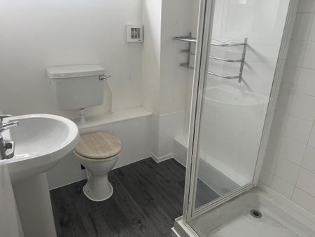 2 bedroom ground floor flat to rent - Photo 3