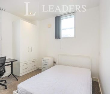 4 bedroom flat to rent - Photo 4