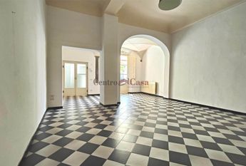 Appartamento non arredato, di ampia metratura, con 3 camere!