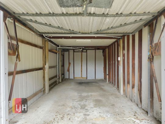 AIR CONDITIONED TWO BEDROOM UNIT WITH AIR COURTYARD! - Photo 1