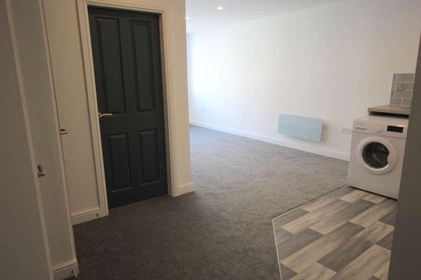 Old Court Street, Hyde, SK14 - Photo 1