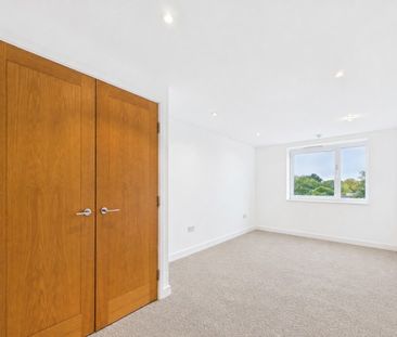 Aspect, Camberley, Surrye, GU15 - Photo 2