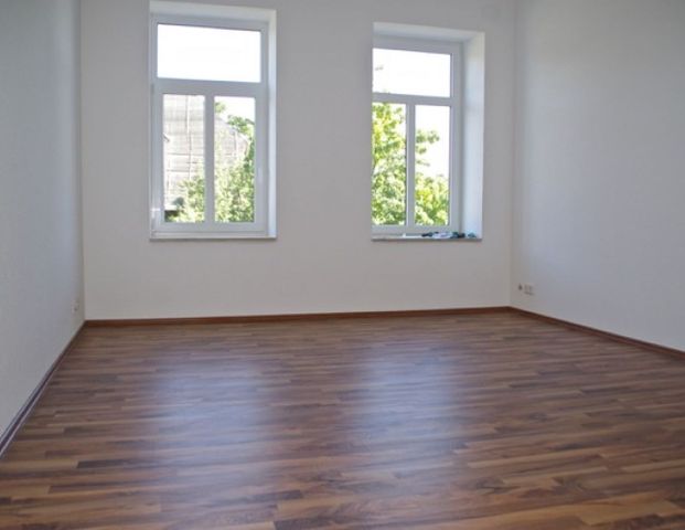 Balkon • 4-Raum • Fussbodenheizung • Bad mit Eckwanne • Stellplatz • Laminat • Wärmedämmung • TOP! - Foto 1