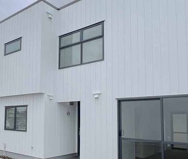 2 Bedroom Townhouse + Spacious Rumpus Room - Photo 2