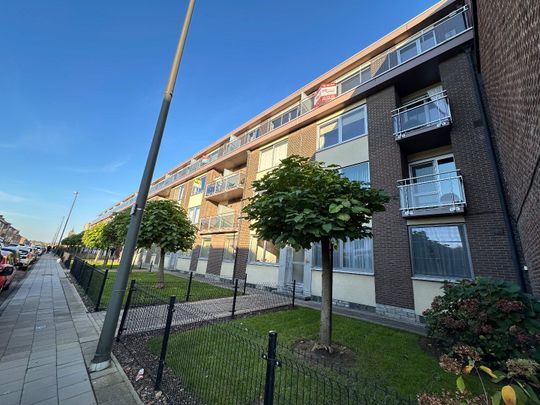 Gerenoveerd appartement met terras, garage en 2 slaapkamers in Tongeren - Photo 1