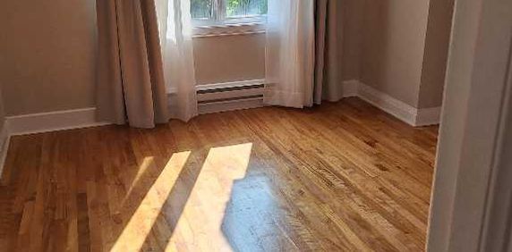 Parc extension 5 1/2 haut de duplex rénové - Photo 2