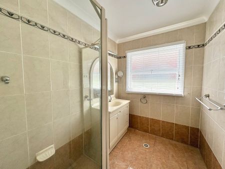 Well Presented Family Home in Great Location&excl; - Photo 2