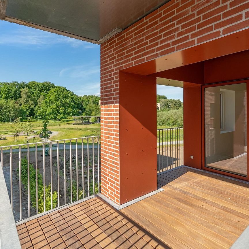 Nyere lejlighed med egen terrasse i hjertet af Kolding - Photo 1