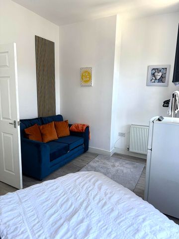 £1,500 PCM, Three Bedroom House in Penarth Road, Grangetown, Cardiff, CF11 6FS - Photo 5