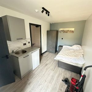 Studio Flat, Neuchatel Road, SE6 - Photo 2