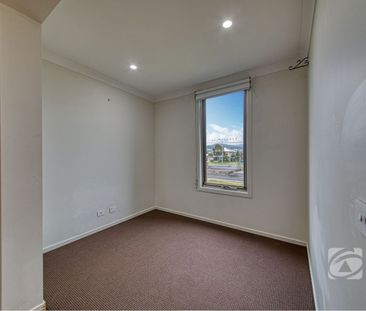 EFFORTLESS LIVING IN A PRIME LOCATION! - Photo 5