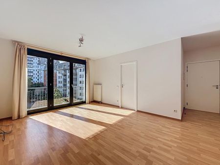 Ixelles Hospital: Beautiful modern apartment + balcony - Photo 2