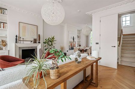 A truly stunning three bedroom house on a popular Barnsbury Road. - Photo 2