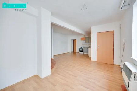 Pronájem hezkého bytu 1+kk s dvorkem v centru města Šternberk - Fotografie 5