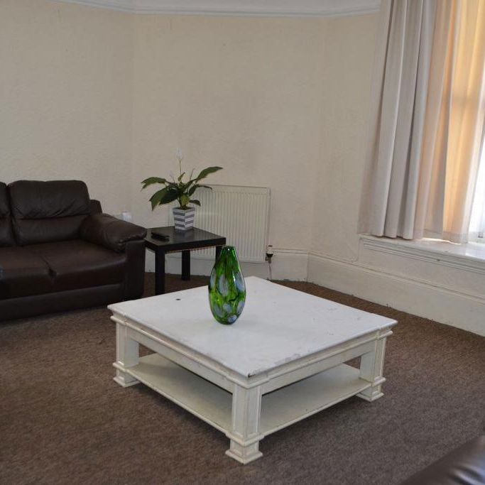 4 bedroom flat to rent - Photo 1