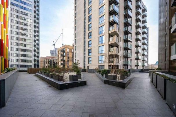 Raglan House, Elephant And Castle, SE17 - Photo 1