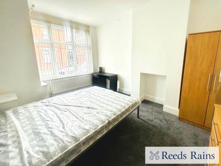 4 bedroom terraced house to rent - Photo 3