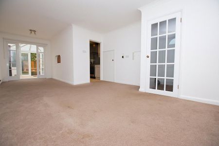 3 bedroom end of terrace house to rent - Photo 5