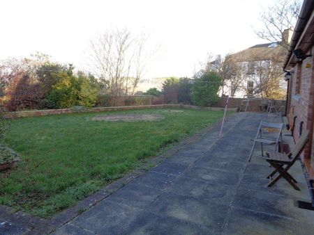 3 bedroom bungalow to rent - Photo 4