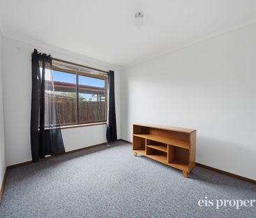 Cosy Three Bedroom Brick Home - Photo 6