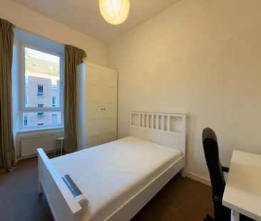 3 bedroom flat to rent - Photo 4
