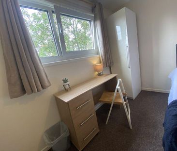 1 bedroom in a house share to rent - Photo 6