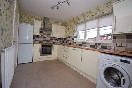 3 bedroom detached house to rent - Photo 3