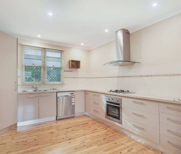 Beautiful Spacious Home Close to Town - Photo 4