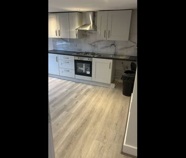 2 Bed Flat, Samuel St, SE18 - Photo 3