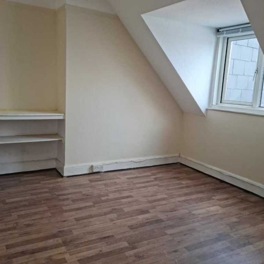 4 bedroom flat - Photo 1