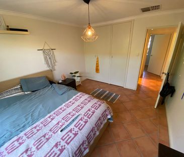 Scarborough Villa with Large Yard. - Photo 2