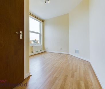 5 bedroom semi-detached house to rent - Photo 4