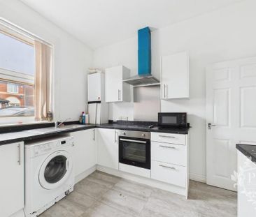 3 bedroom end of terrace house to rent - Photo 4