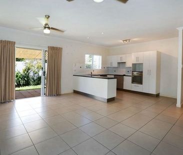 MODERN LIVING! 3 BEDROOM 2 BATHROOM UNIT + SECURE COMPLEX + COMPLEX... - Photo 1