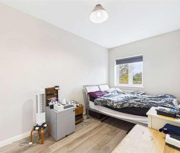 Shifford Crescent, Maidenhead, SL6 - Photo 2