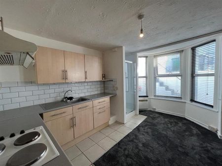 Studio to rent - Photo 2