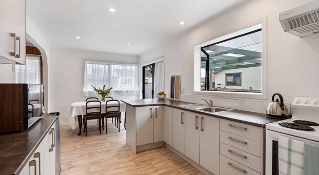 Manurewa Living! - Photo 1