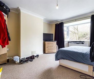 4 bedroom semi-detached house to rent - Photo 4