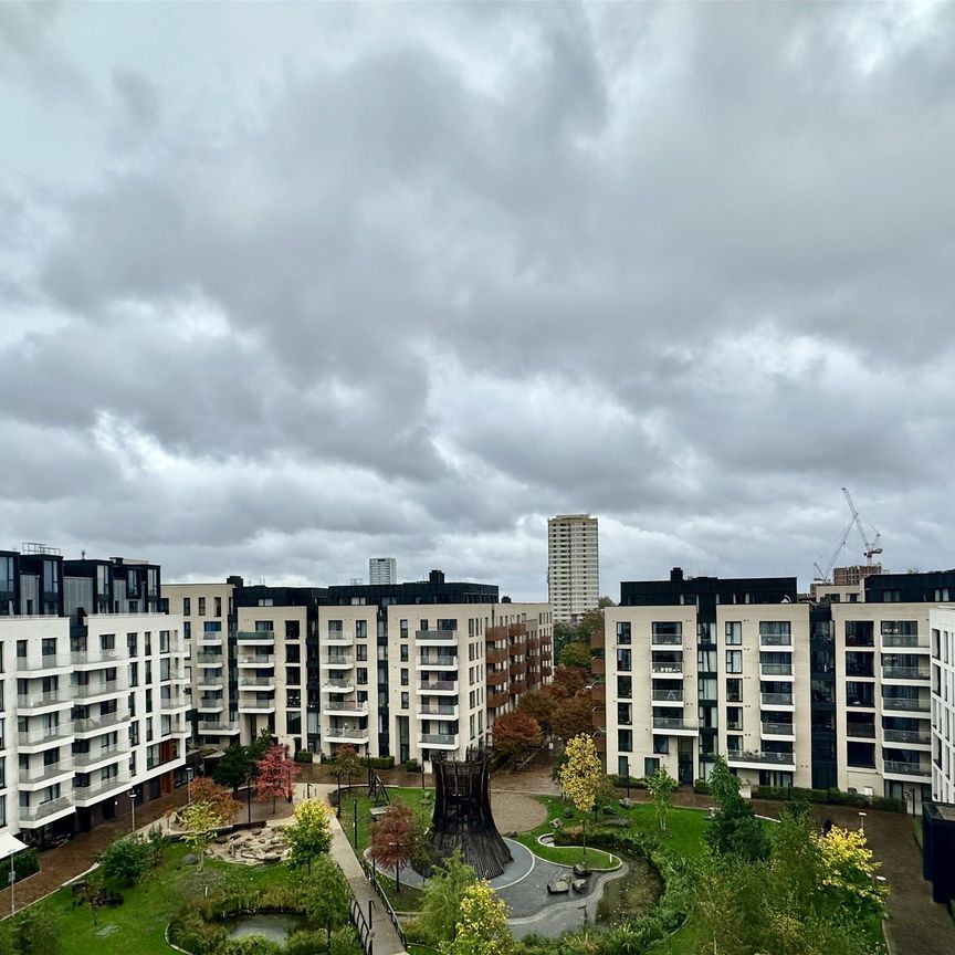 Forrester Way, London - Photo 1